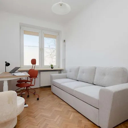 Stylish With Balcony In By Renters