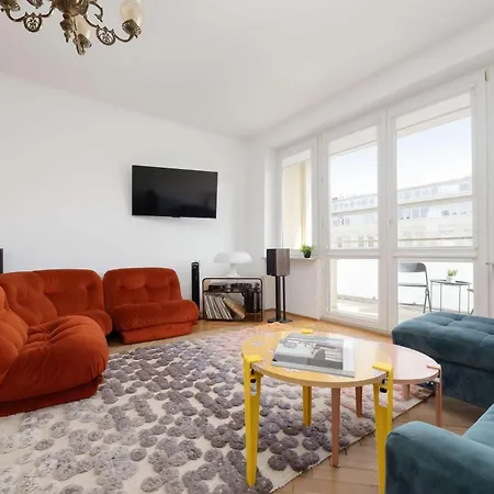 Appartamento Stylish With Balcony In By Renters *