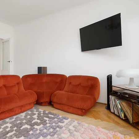 Appartamento Stylish With Balcony In By Renters