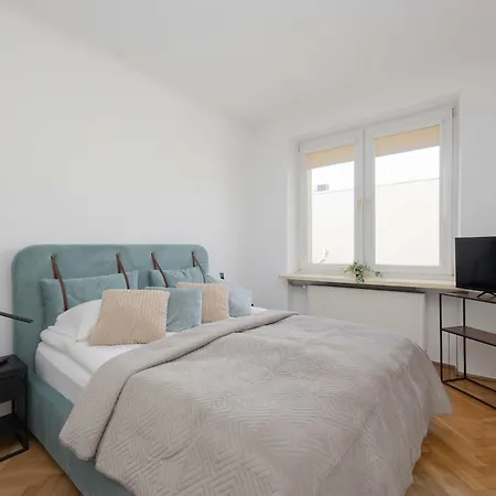 Stylish With Balcony In By Renters *