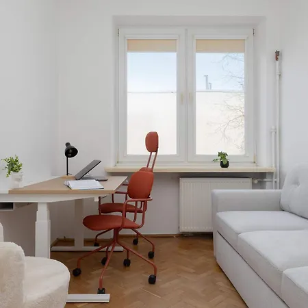 Stylish With Balcony In By Renters Varsóvia