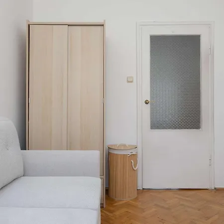 Stylish With Balcony In By Renters Appartamento *