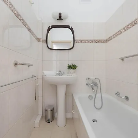Stylish With Balcony In By Renters Appartamento *