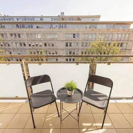 Appartamento Stylish With Balcony In By Renters *