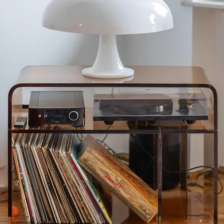 Apartamento Stylish With Balcony In By Renters